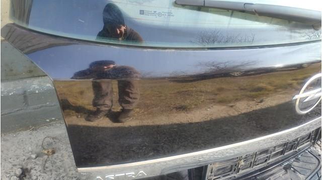 Comprar Puerta trasera Opel Astra H L35