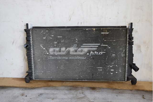 Radiador refrigeración del motor VOLVO 3M5H8005TL