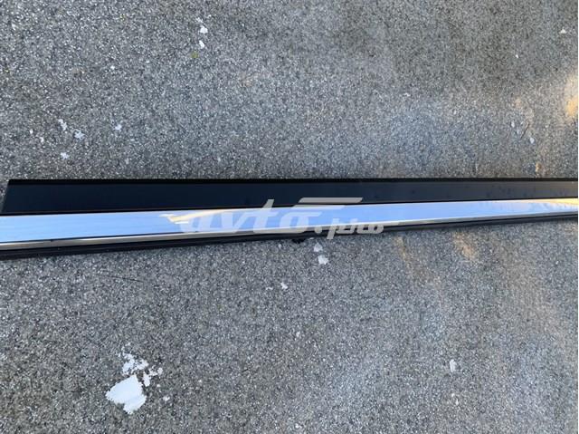 808766FR0A Nissan/Infiniti Moldura inferior de puerta delantera derecha
