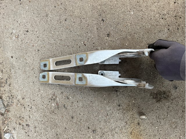 Comprar 9816484780 Peugeot/Citroen Bisagra derecha del capó
