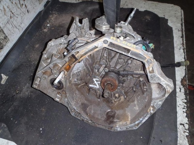 Caja de cambios manual Renault (RVI) 7711368878
