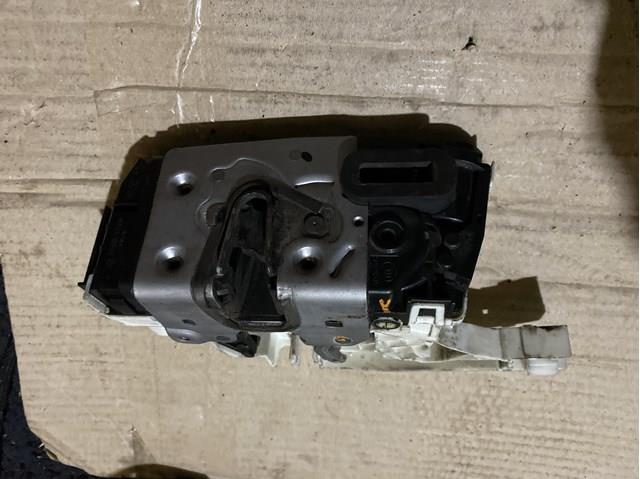 A9067303935 Mercedes Cerradura de puerta trasera derecha de doble hoja