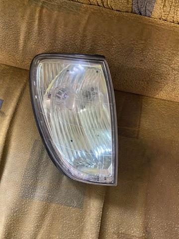 Luz de gálibo izquierda para Lexus LX (UZJ100)