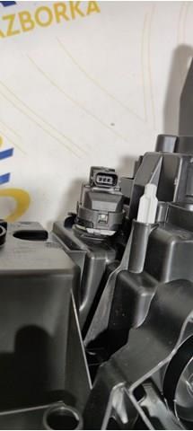 Faro derecho 260106403R Renault (RVI)