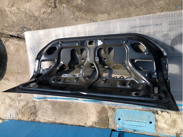 6440102A31 Toyota Tapa de maletero