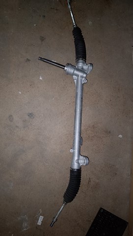 KB7W32110A Mazda Cremallera caja de direccion