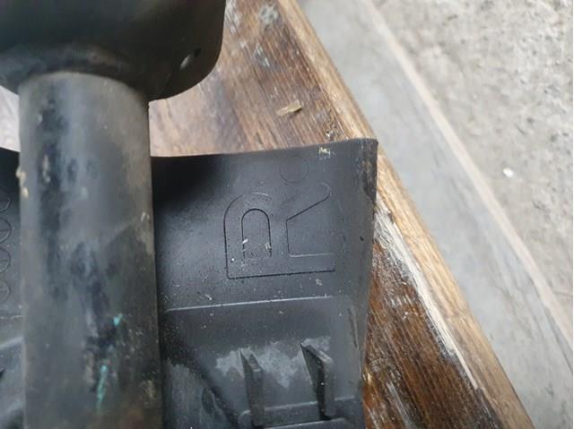 KB7W28500 Mazda Brazo transversal derecho de suspensión trasera