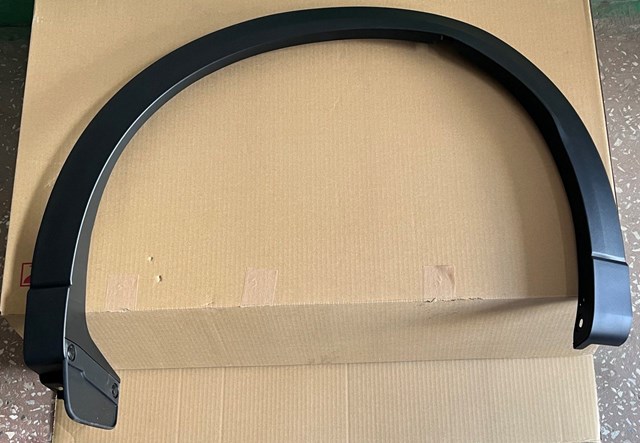KB7W51W60F8N Mazda Extensión de la aleta trasera izquierda