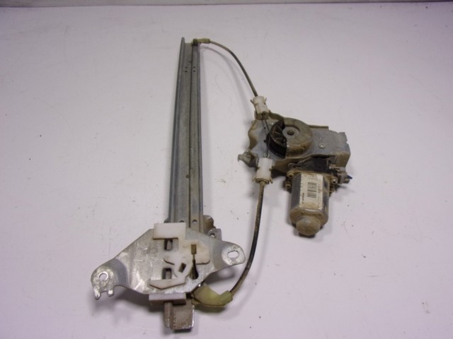 Motor del elevalunas de la puerta trasera izquierda Nissan/Infiniti 400927C