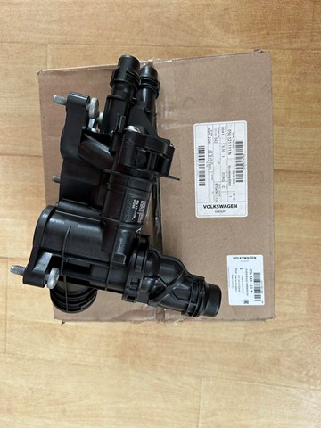 Carcasa del termostato Volkswagen Golf VIII hatchback (CD1, DA1) (2019 - 2025) precio, desde 266,91 USD