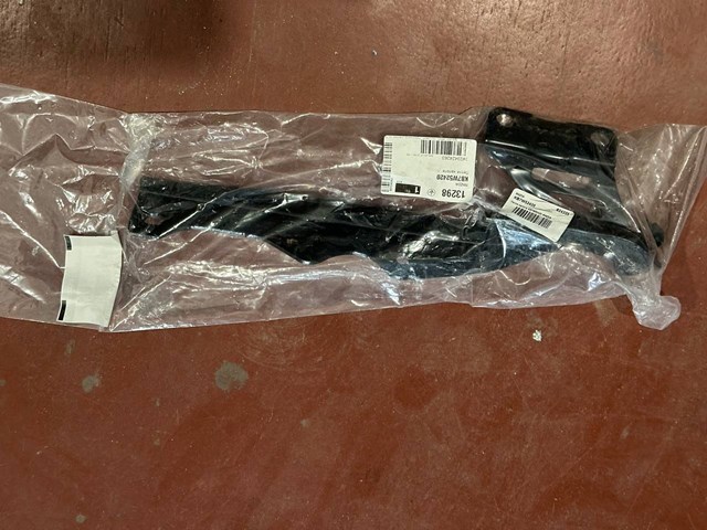 Bisagra izquierda del capó KB7W52420 Mazda