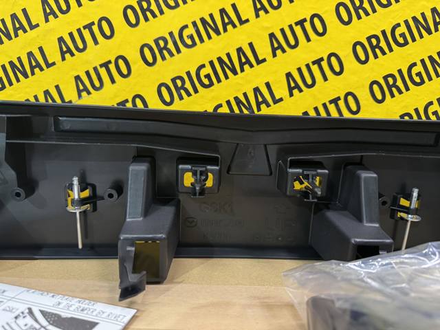 Soporte de placa de matrícula delantera Mazda GSK150170