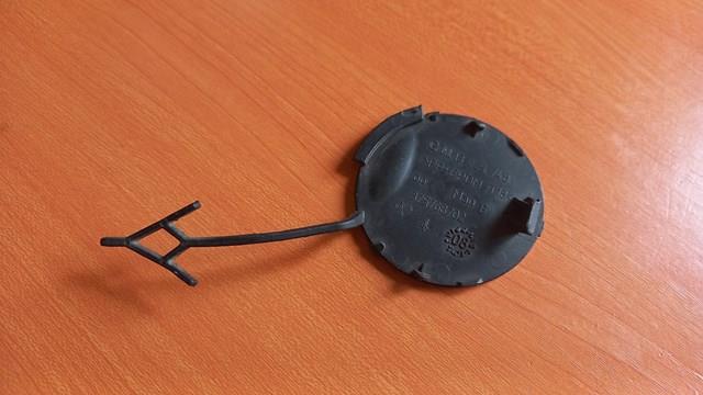 Tapa del enganche de remolcado delantera 13225748 General Motors