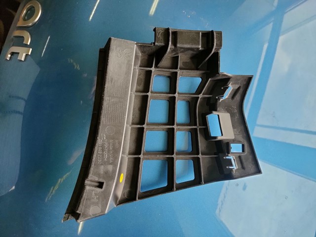 Soporte de parachoques delantero derecho 561807724C VAG
