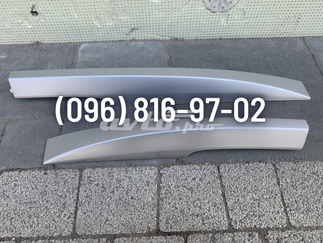 738750002R Renault (RVI) tapón del riel (barandilla del portaequipajes del techo izquierdo)