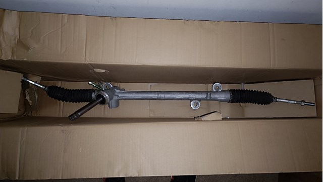 KB7W32110A Mazda Cremallera caja de direccion