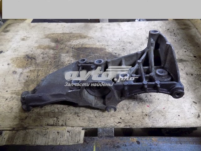 Soporte del alternador 8200327134 Renault (RVI)