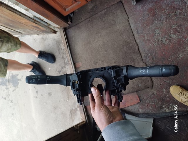 Comprar Conmutador columna dirección Dacia Duster  HM