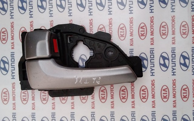 Manija interior izquierda delantera/trasera de puerta 826132S000 Hyundai/Kia