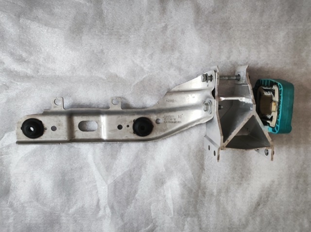 7357222 BMW Soporte inferior del radiador