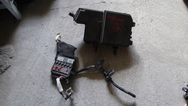 Caja de fusibles RENAULT 241143738R