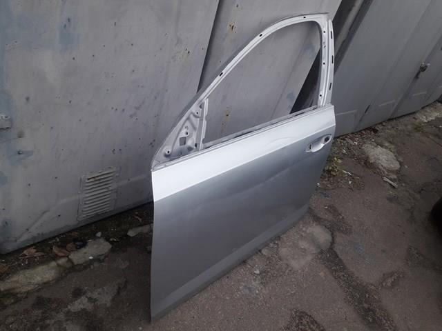 Puerta delantera izquierda 5E0831055A VAG