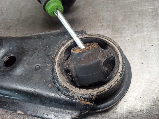 357407158 VAG Brazo inferior derecho de la suspensión delantera