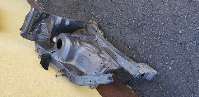 5711142900 Toyota larguero delantero derecho