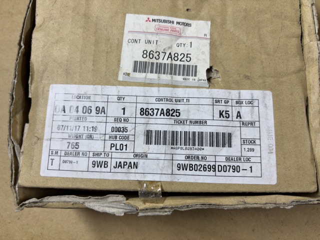 Comprar 8637A825 Mitsubishi Caja de fusibles trasera interior