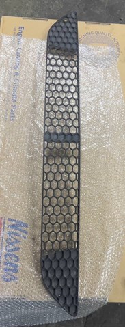Rejilla del parachoques delantero Mercedes A2218850053 precio, desde 134,18 EUR