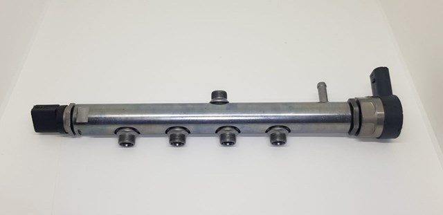 6540700195 Mercedes Rampa de combustible