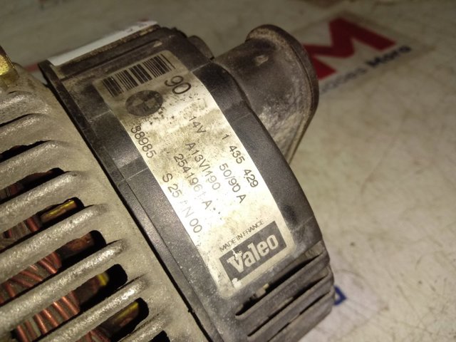 2541961A BMW Alternador de coche