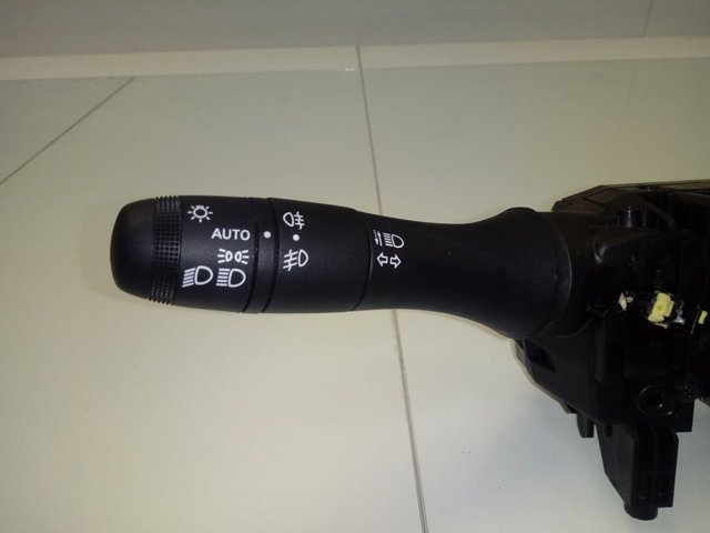 Comprar Conmutador columna dirección Dacia Sandero III 