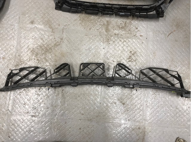 Soporte central del parachoques trasero Peugeot/Citroen 9825842380