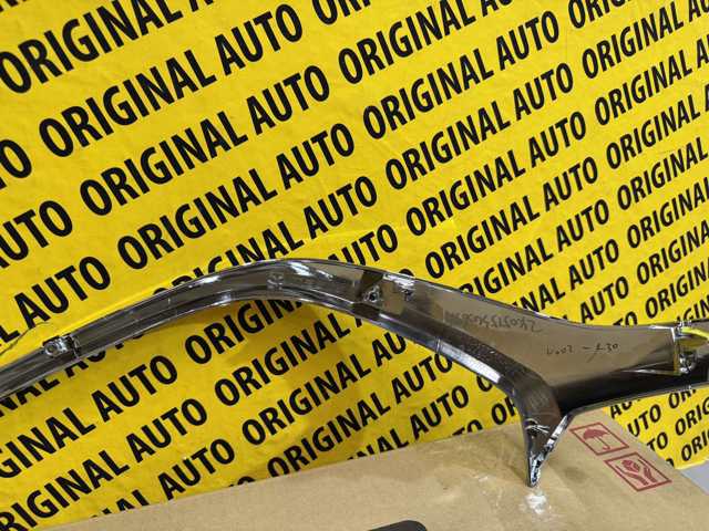 Moldura de paragolpes delantero izquierdo  Mazda D10J507K0C