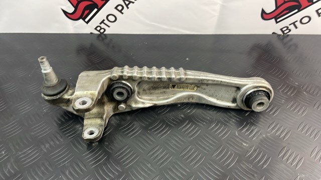 Brazo inferior izquierdo de la suspensión delantera Land Rover LR090504