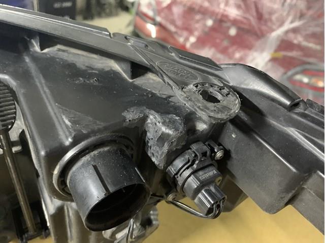 Faro derecho GJ3213W029 Land Rover