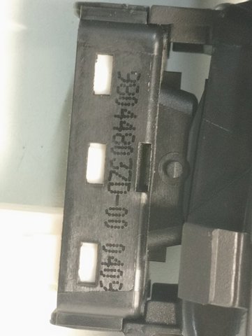 Botón de elevalunas delantero derecho 98044803ZD Opel