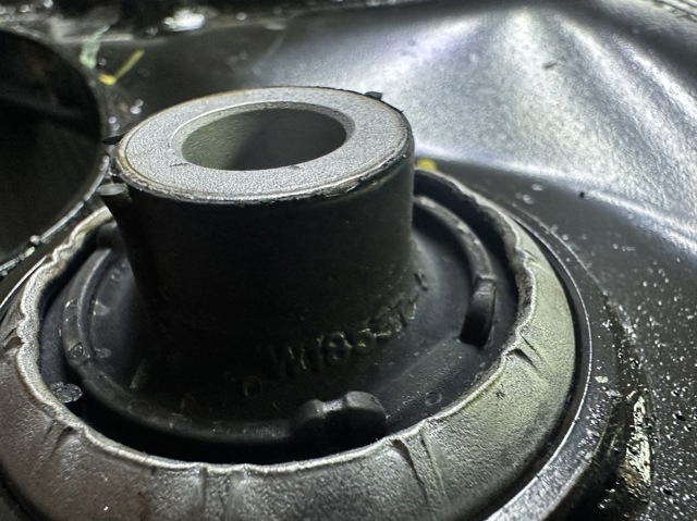 Brazo inferior derecho de la suspensión delantera Land Rover LR126118 precio, desde 135,55 EUR