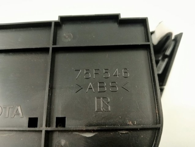  75F546 Toyota