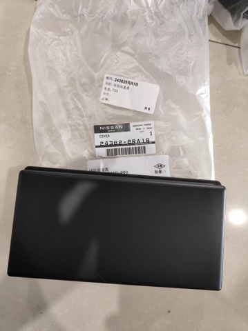 Comprar 243826RA1B Nissan/Infiniti Tapa de la caja de fusibles