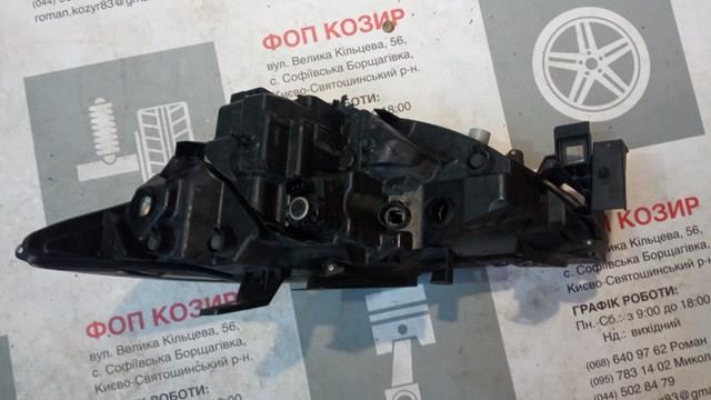 KB8M51031D Mazda Luz derecha