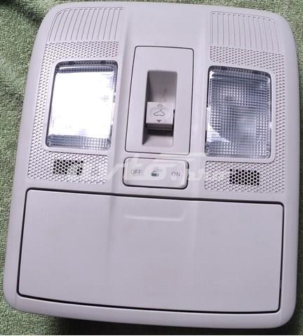 Comprar KD4569971 Mazda Luz de techo interior (cabina)