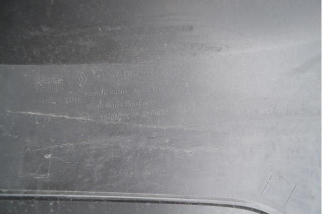Paragolpes 620221776R Renault (RVI)