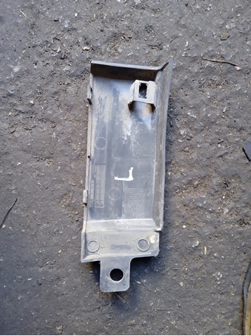 Protector parachoques trasero izquierdo A9068802671 Mercedes