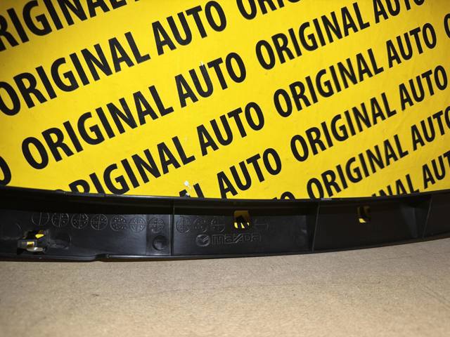 KB8A50C51A Mazda Moldura central del parachoques trasero