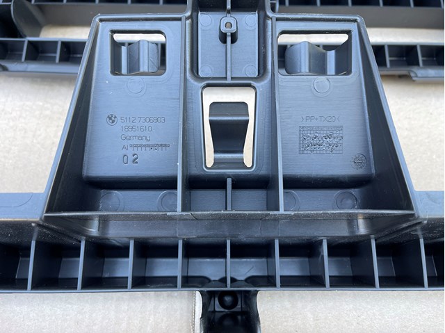 51127306903 BMW Soporte central del parachoques trasero