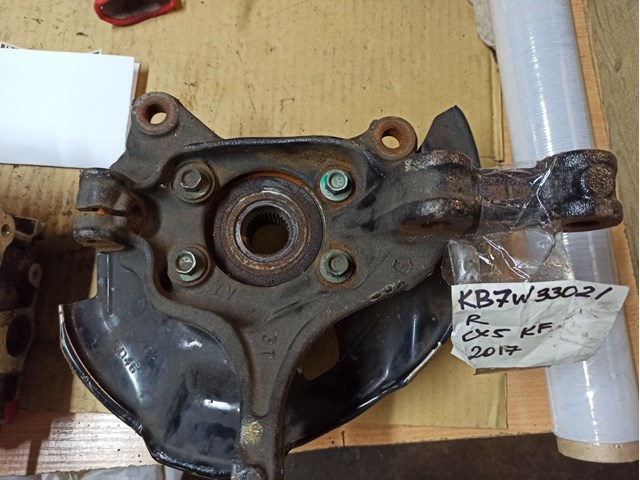 Muñón del eje, soporte de rueda, delantero derecho Mazda KB7W33021