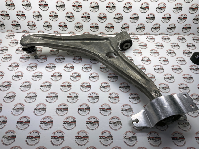 Brazo inferior derecho de la suspensión delantera Mercedes A2473305600 precio, desde 200,40 EUR