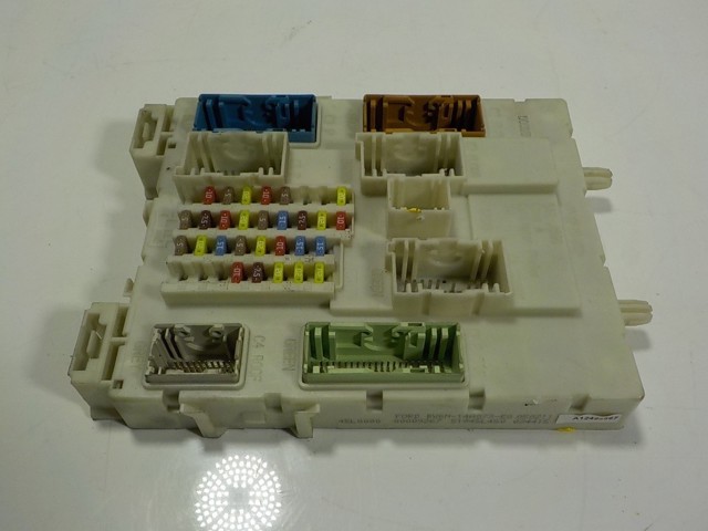 Caja de fusibles 2443670 Ford